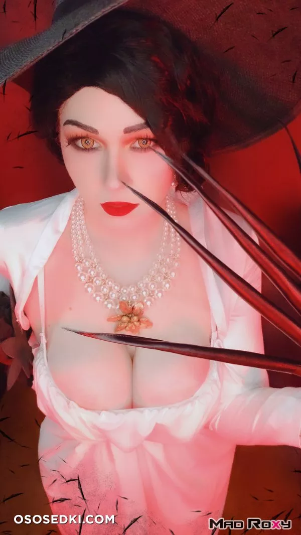 Mad Roxy - Lady Dimitrescu - 12