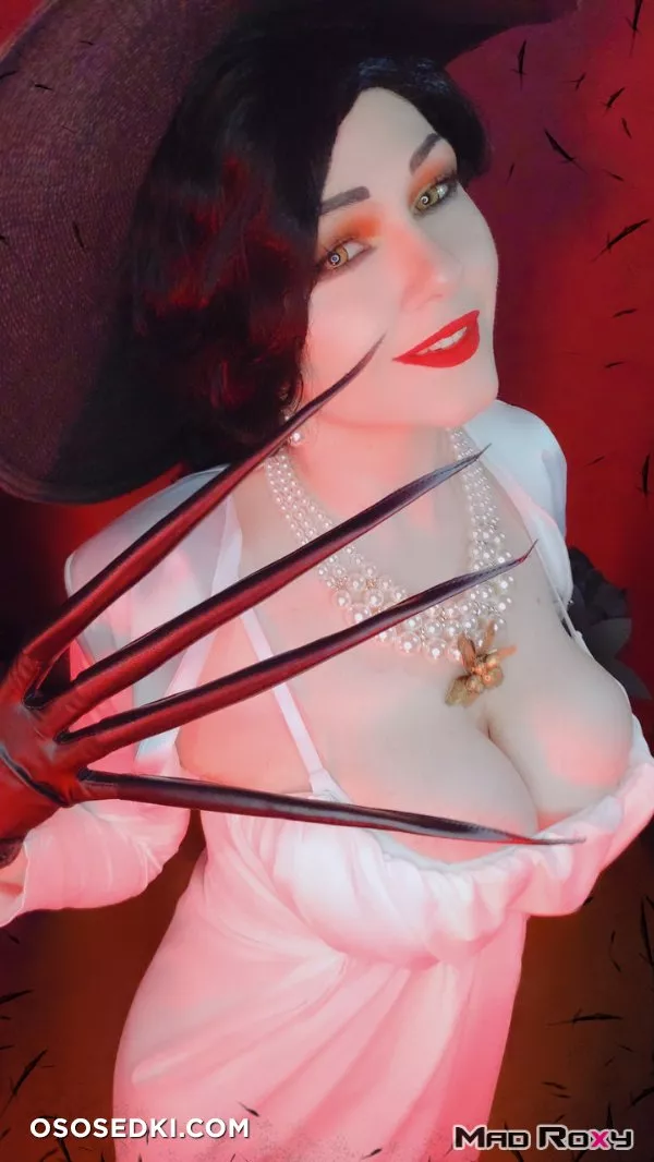 Mad Roxy - Lady Dimitrescu - 5