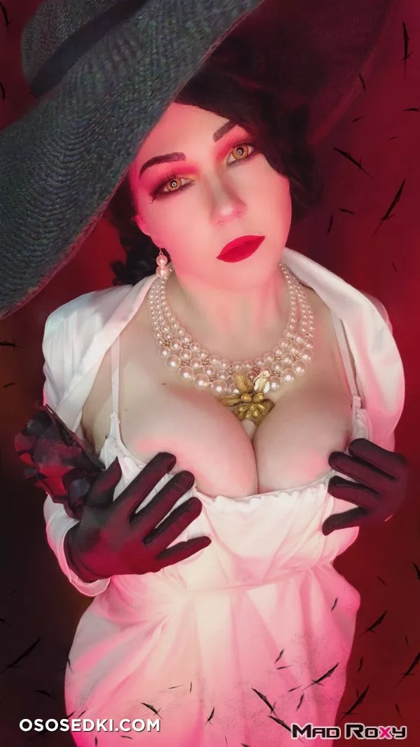 Mad Roxy - Lady Dimitrescu - 7