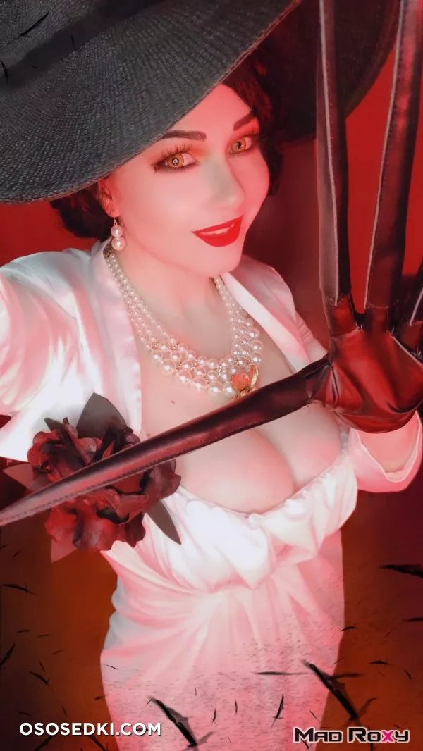Mad Roxy - Lady Dimitrescu - 8