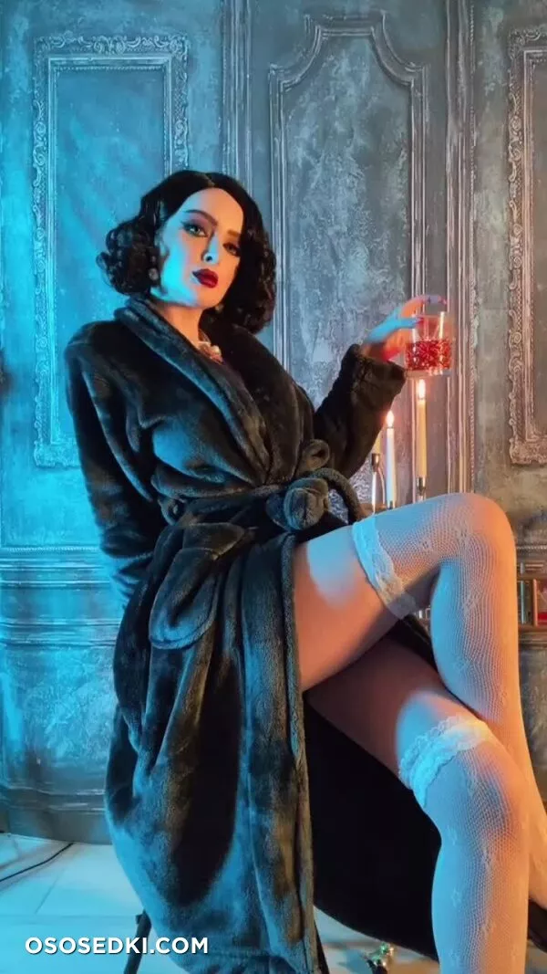 Kristen Lanae - Lady Dimitrescu - 10