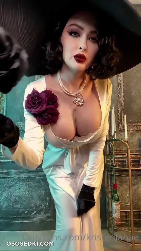 Kristen Lanae - Lady Dimitrescu - 25
