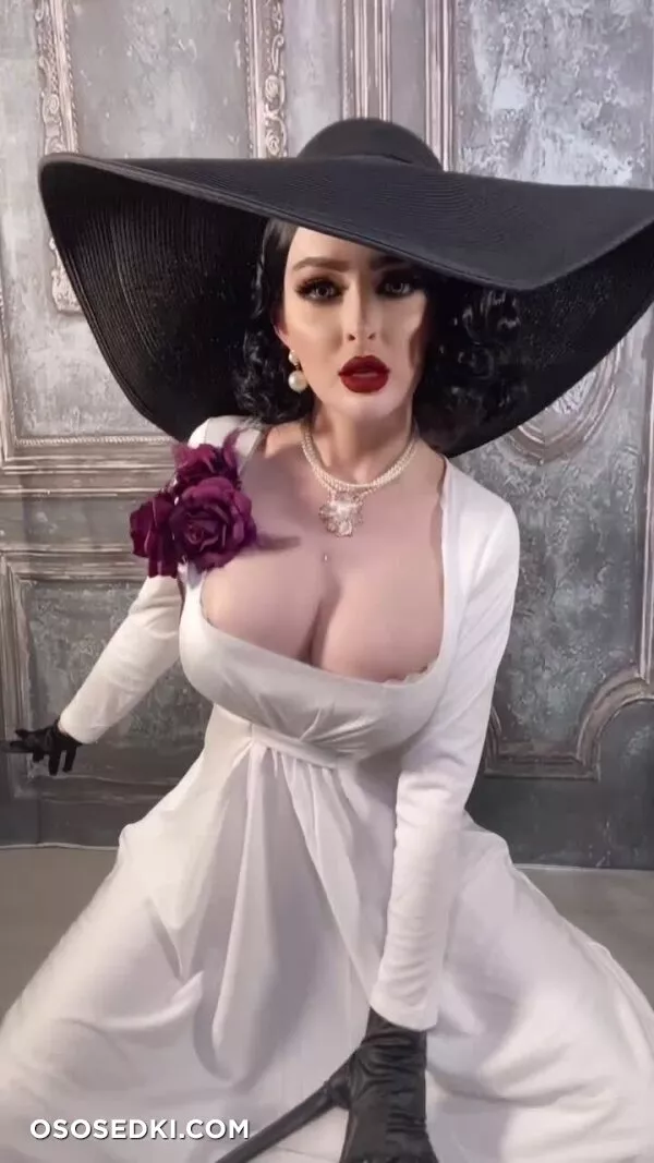 Kristen Lanae - Lady Dimitrescu - 3