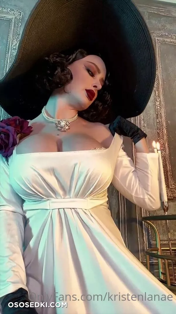 Kristen Lanae - Lady Dimitrescu - 34