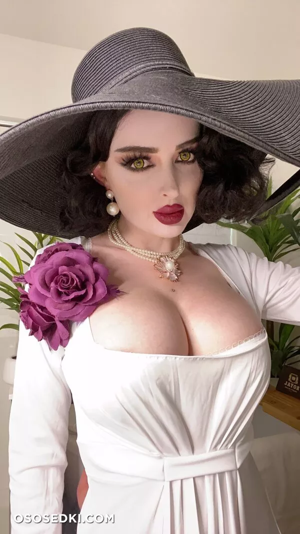 Kristen Lanae - Lady Dimitrescu - 8