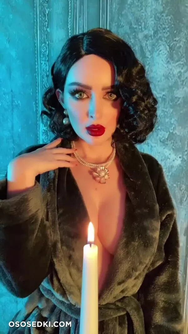 Kristen Lanae - Lady Dimitrescu - 9