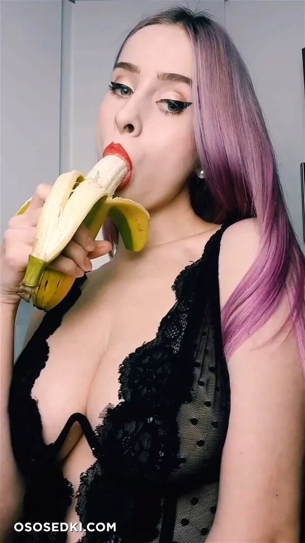 MizzyCyn Topless Banana Deep Throat Patreon Video - 2