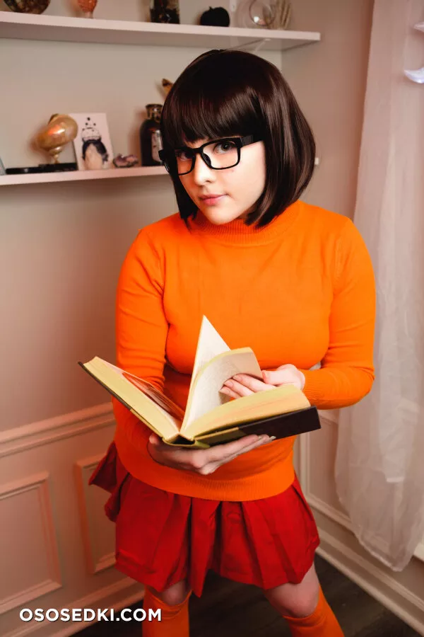 Foxy Cosplay - Velma Dinkley - Scooby-doo - 3