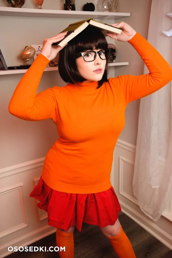 Foxy Cosplay - Velma Dinkley - Scooby-doo - 4
