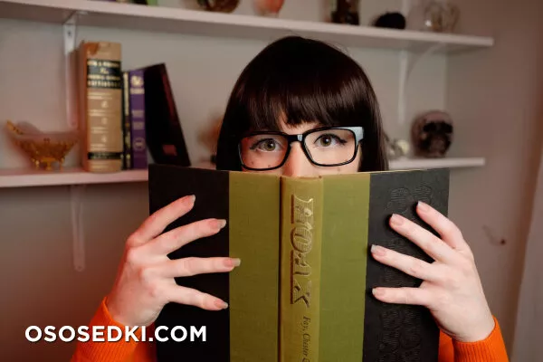 Foxy Cosplay - Velma Dinkley - Scooby-doo - 7