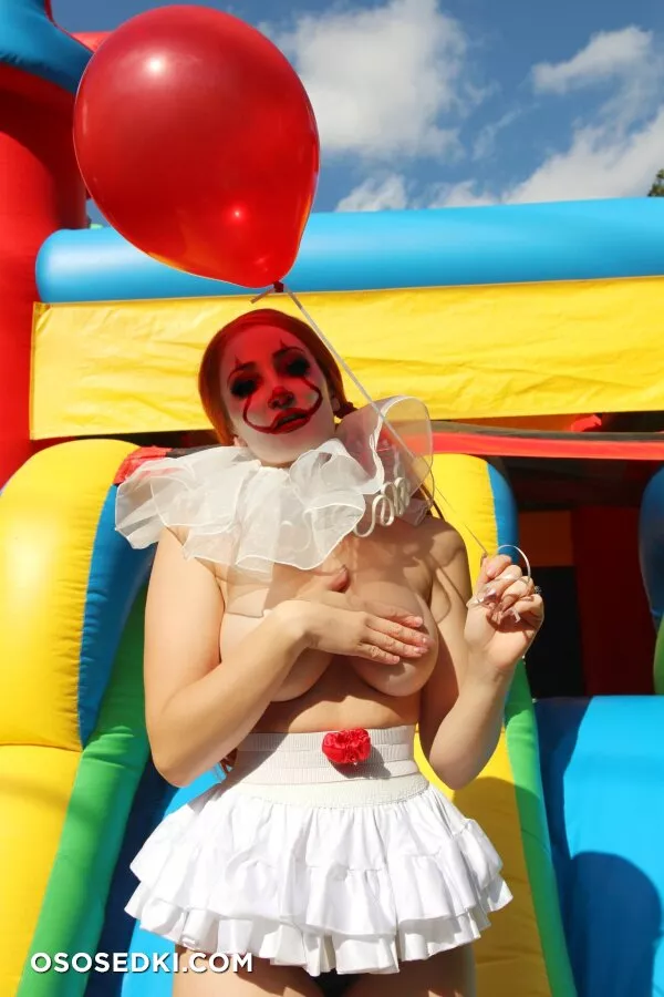 Holly Wolf - Pennywise - It - 1