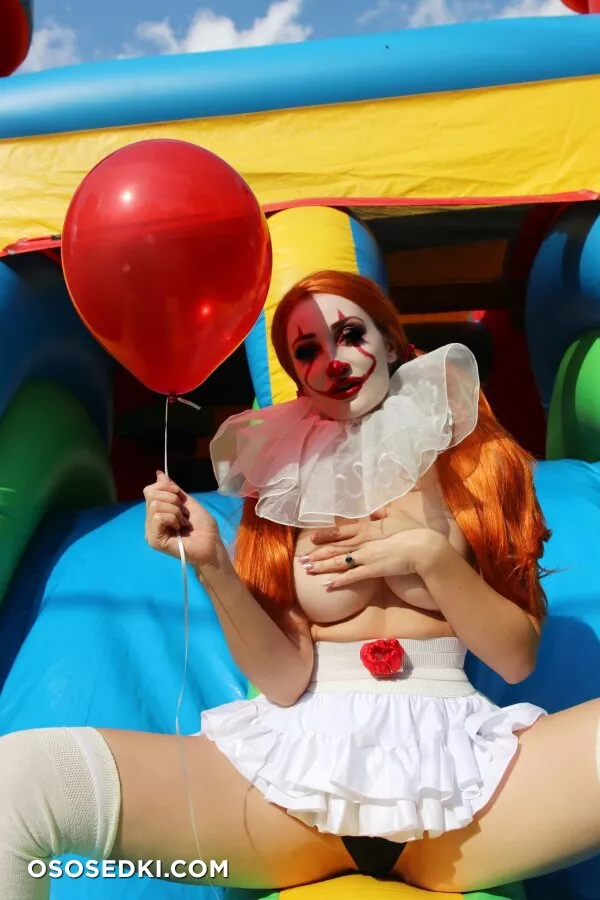 Holly Wolf - Pennywise - It - 10