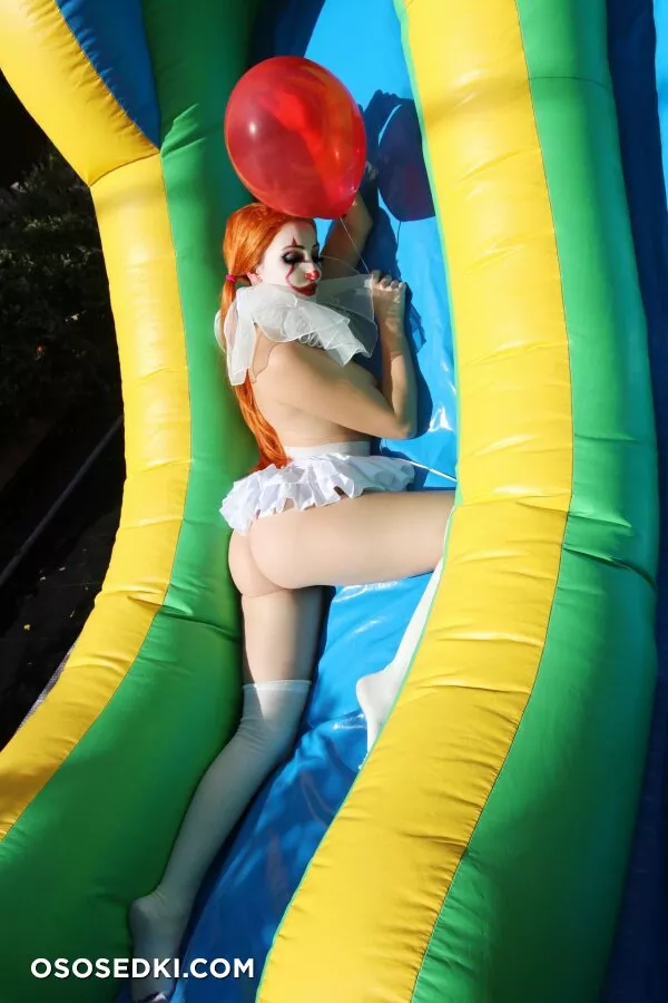 Holly Wolf - Pennywise - It - 11