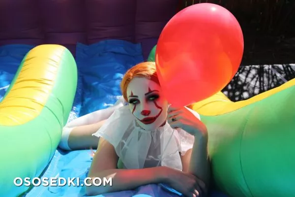 Holly Wolf - Pennywise - It - 14