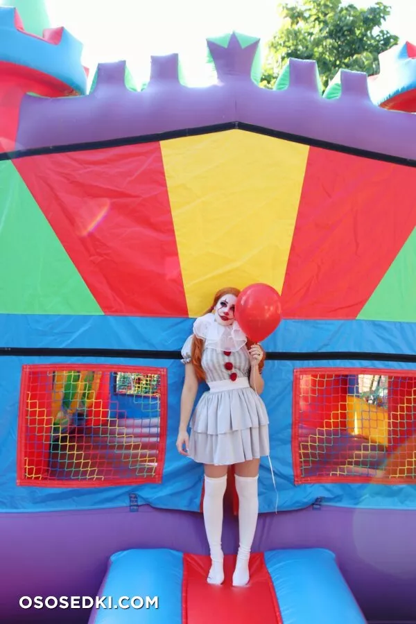 Holly Wolf - Pennywise - It - 16