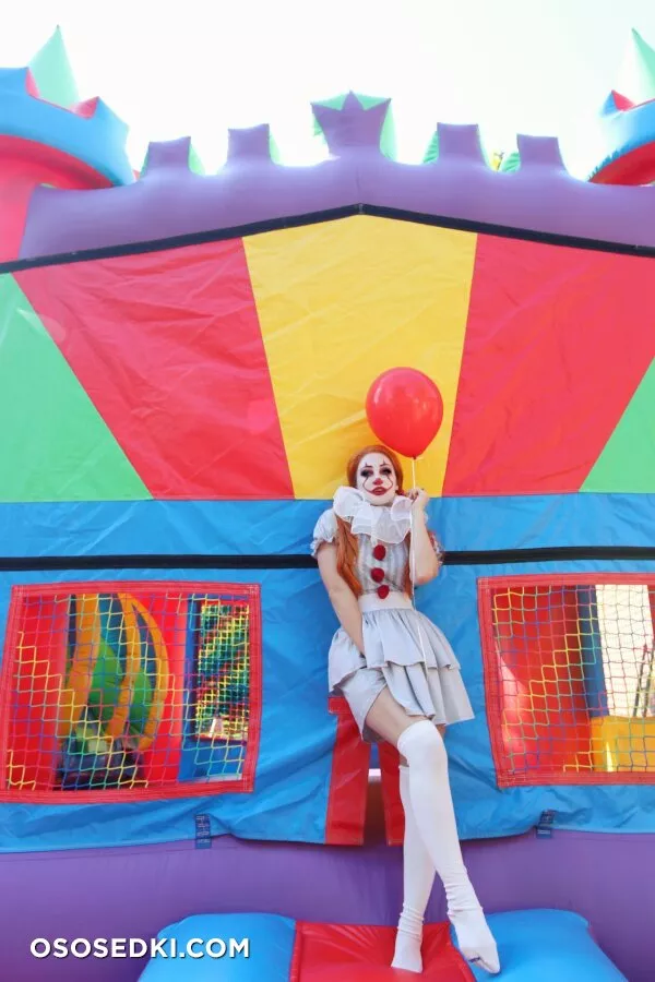 Holly Wolf - Pennywise - It - 17