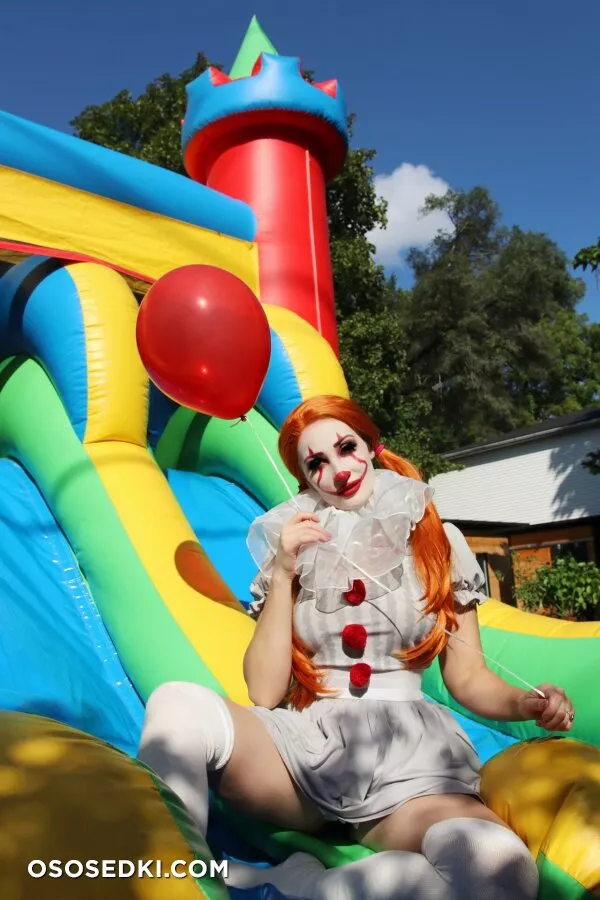 Holly Wolf - Pennywise - It - 18