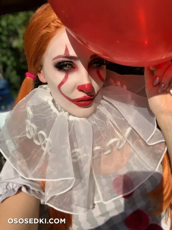 Holly Wolf - Pennywise - It - 19