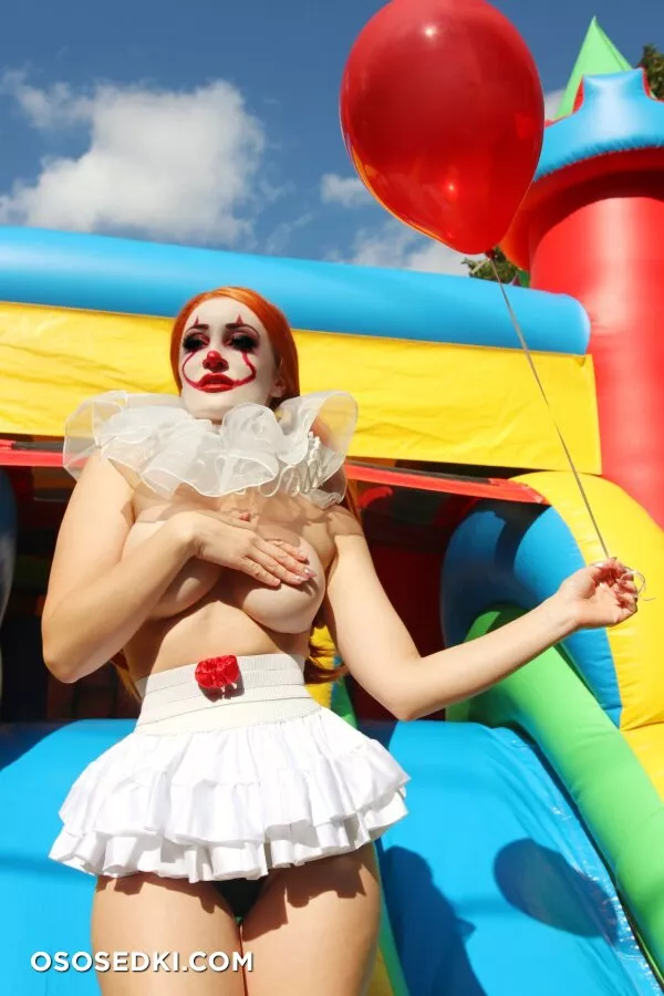 Holly Wolf - Pennywise - It - 2