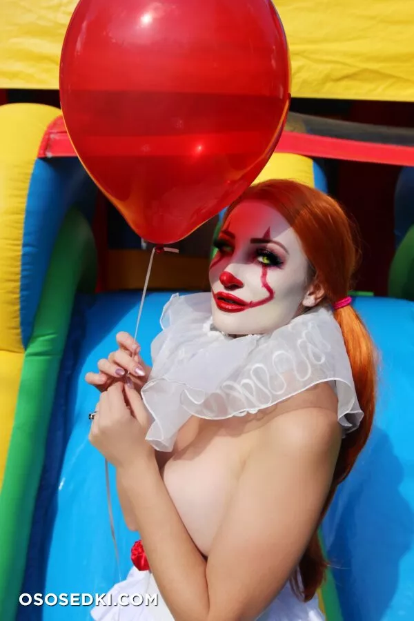 Holly Wolf - Pennywise - It - 6