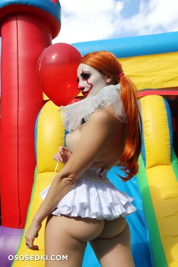 Holly Wolf - Pennywise - It - 7