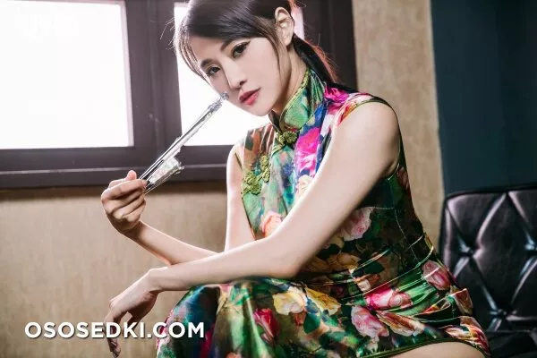 樂樂-乳神乐乐旗袍+一起过童年大尺度写真开三点 绝对震惊[111P] - 24