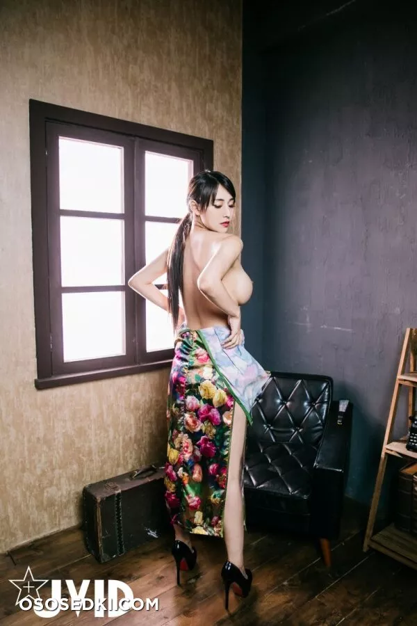 樂樂-乳神乐乐旗袍+一起过童年大尺度写真开三点 绝对震惊[111P] - 9