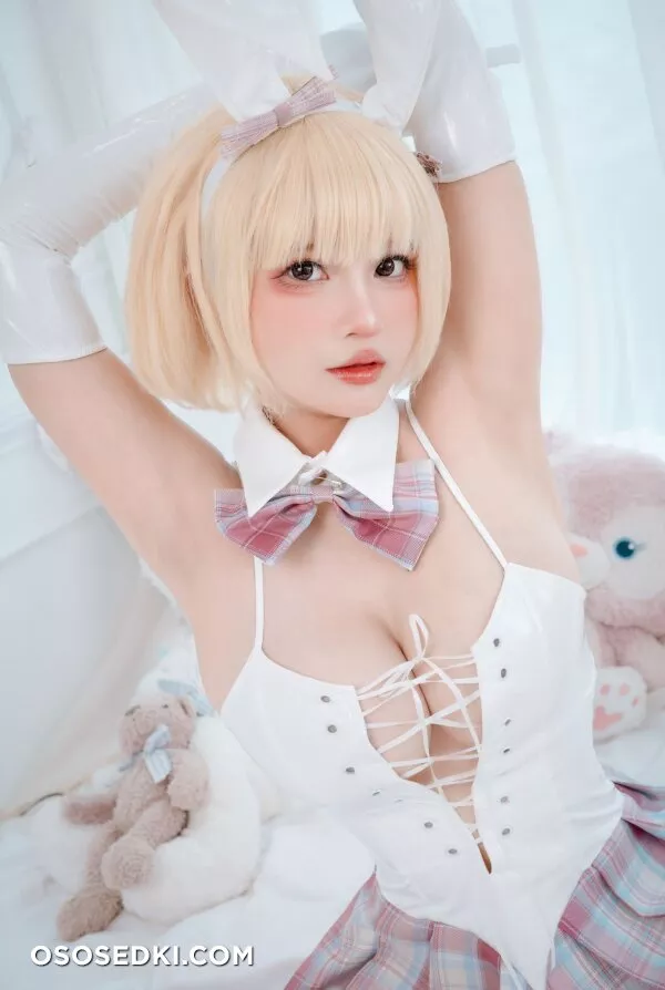Azami - White Bunny Girl / Azami &amp; Sally Dorasnow - White Bunny Girl  - 18