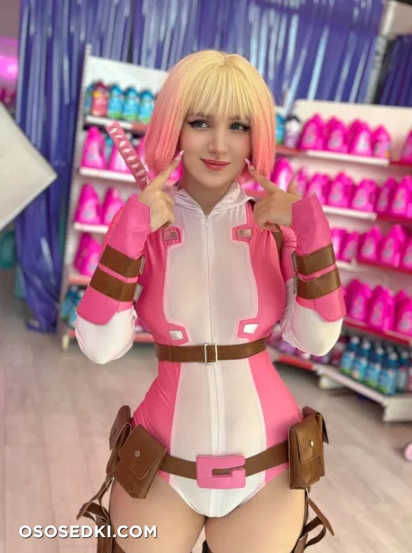 Ulichan - Gwenpool - Deadpool - 11