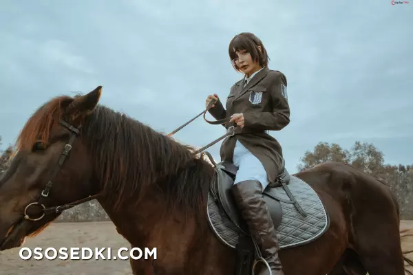 Umeko J cosplay Hange Zoe - Attack on Titan - 10