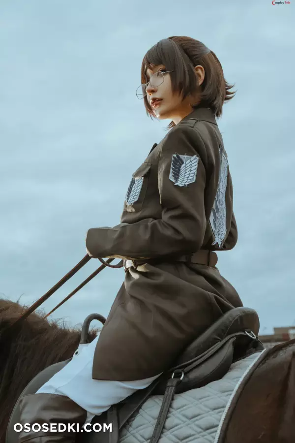Umeko J cosplay Hange Zoe - Attack on Titan - 12