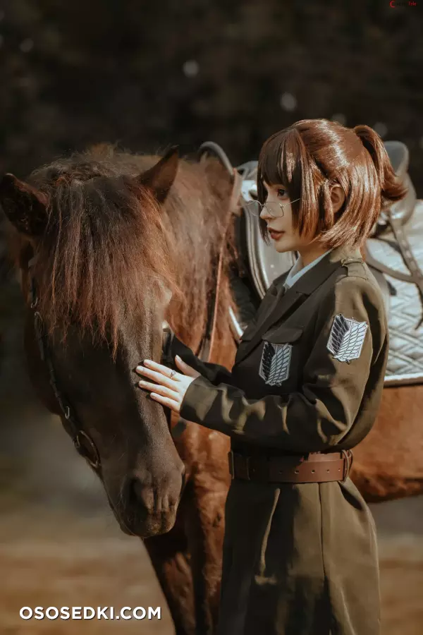 Umeko J cosplay Hange Zoe - Attack on Titan - 13