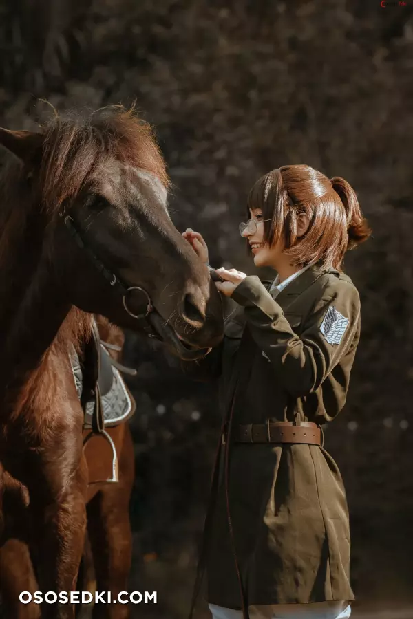 Umeko J cosplay Hange Zoe - Attack on Titan - 15