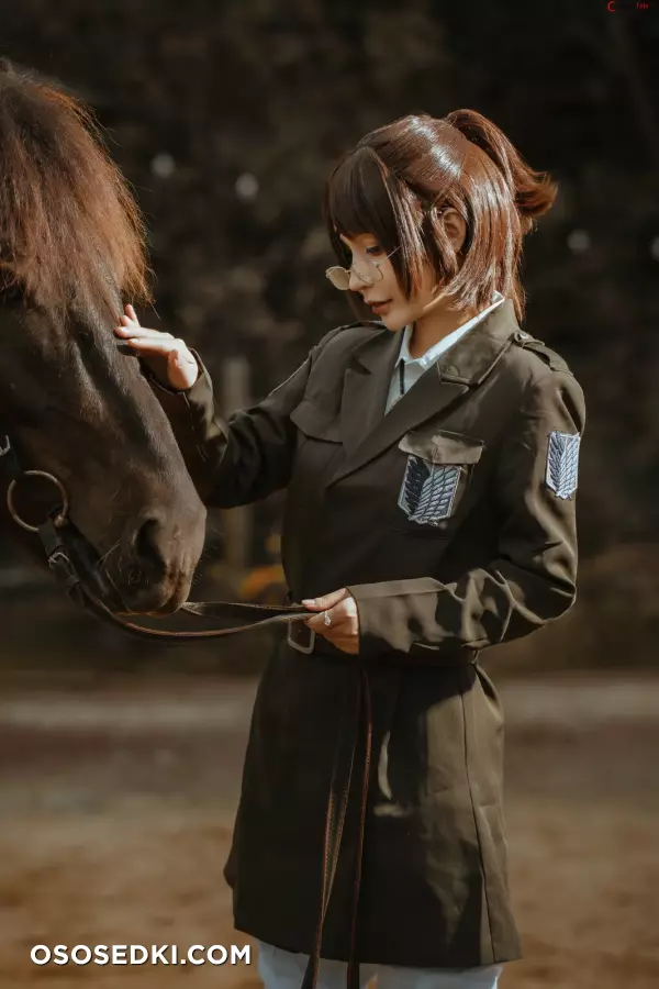 Umeko J cosplay Hange Zoe - Attack on Titan - 17