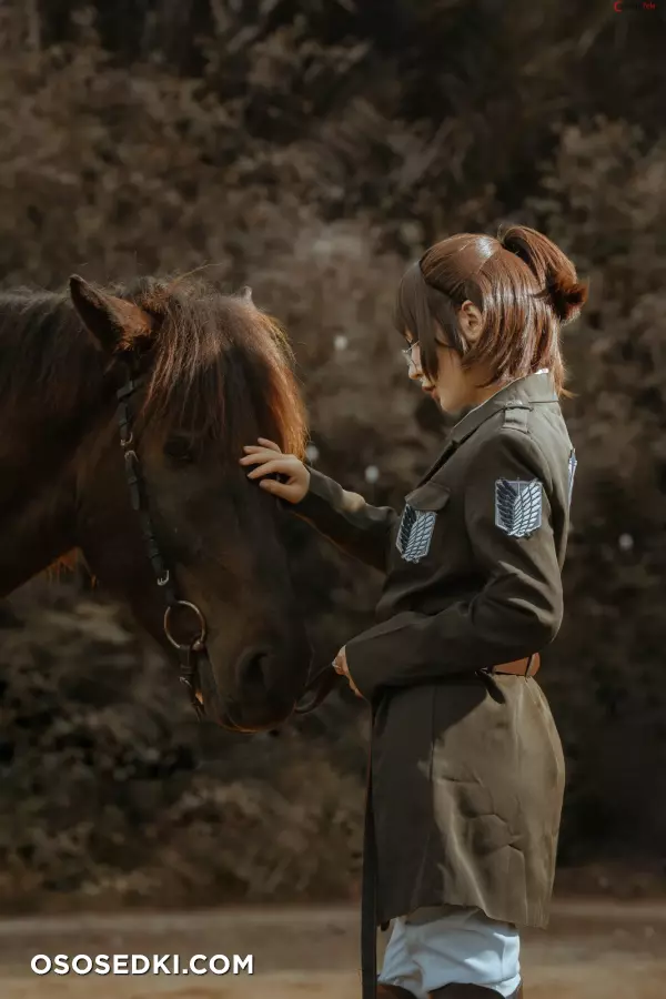 Umeko J cosplay Hange Zoe - Attack on Titan - 19