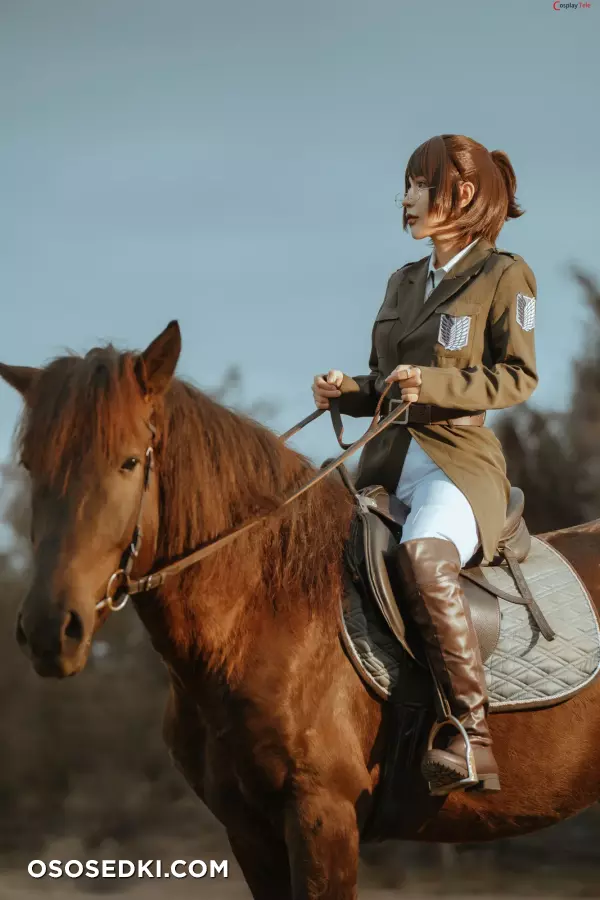 Umeko J cosplay Hange Zoe - Attack on Titan - 4