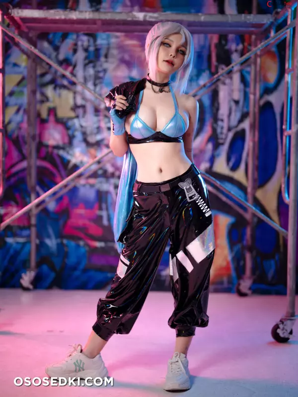 Joyce (Joyce Lin2x) cosplay Jett - Valorant - 12