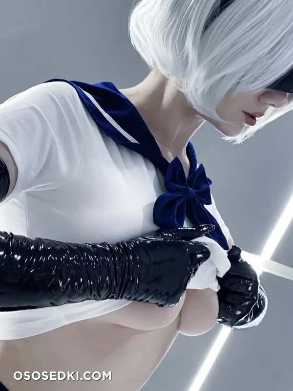 Omi Cos - 2b - Nier Automata - 13