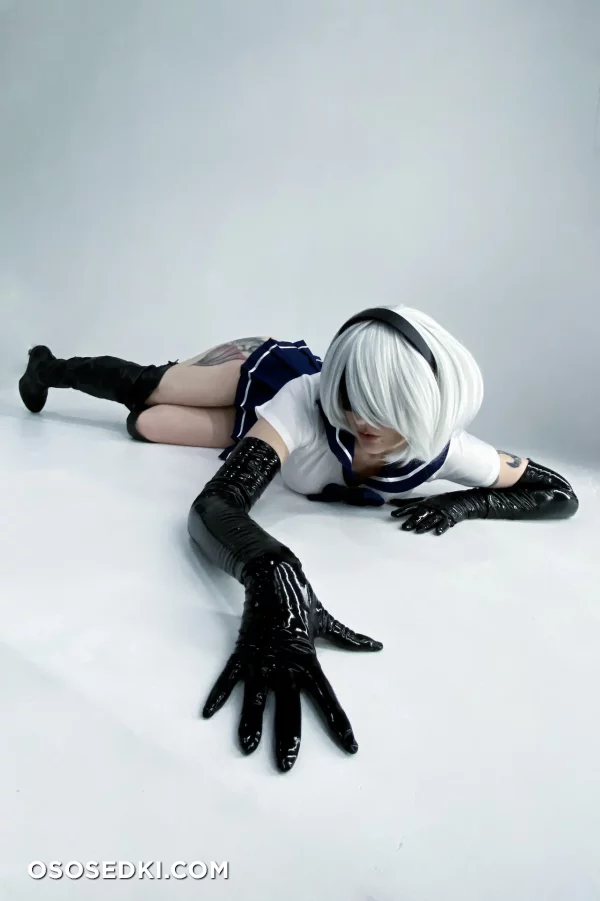 Omi Cos - 2b - Nier Automata - 36