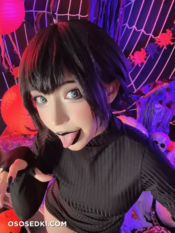 Umeko J cosplay Mavis Dracula - Hotel Transylvania - 36