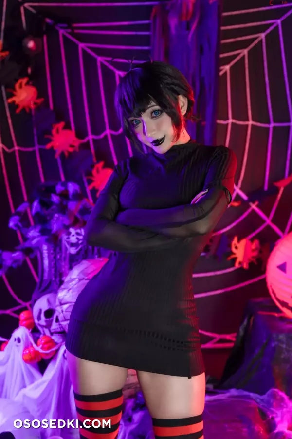 Umeko J cosplay Mavis Dracula - Hotel Transylvania - 6