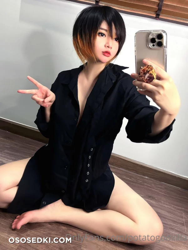 Housewife Nude Selfie