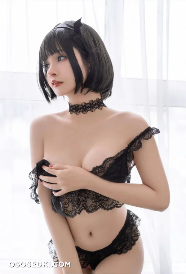 Azami - Black Lencery (Model) - 13