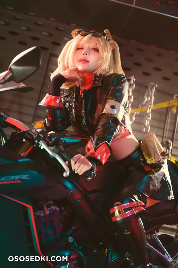 Umeko J cosplay Burnice White - Zenless Zone Zero - 11