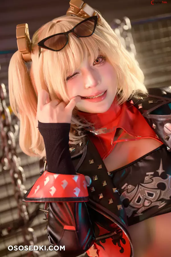 Umeko J cosplay Burnice White - Zenless Zone Zero - 13