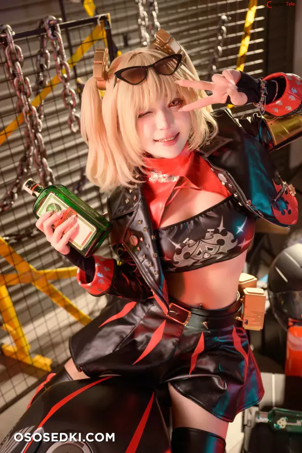 Umeko J cosplay Burnice White - Zenless Zone Zero - 14