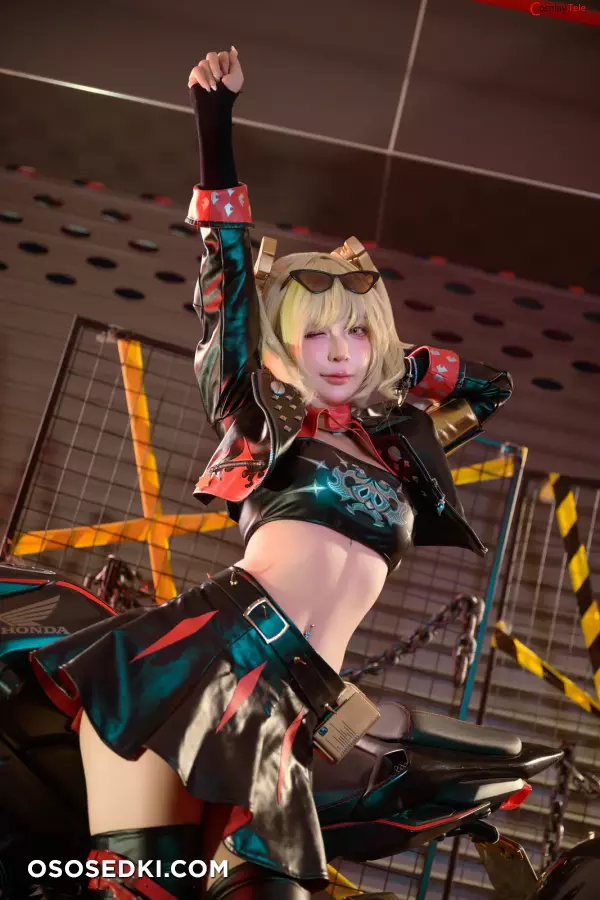 Umeko J cosplay Burnice White - Zenless Zone Zero - 6