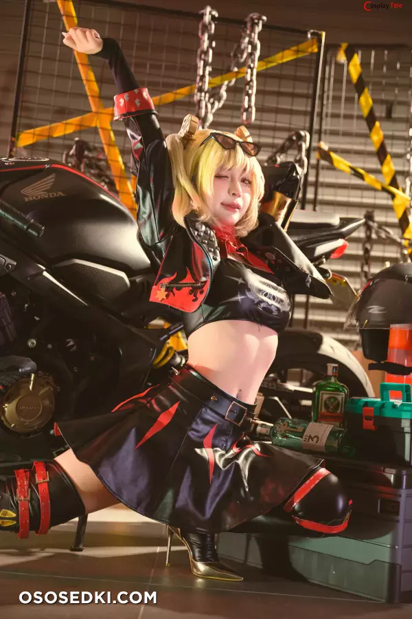 Umeko J cosplay Burnice White - Zenless Zone Zero - 7
