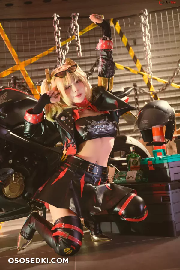 Umeko J cosplay Burnice White - Zenless Zone Zero - 8