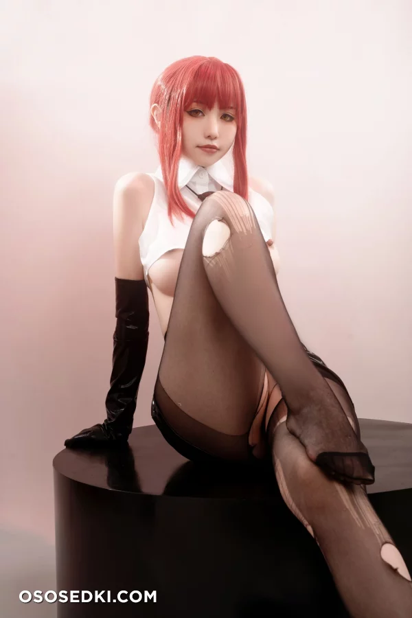 HornyCos - Red-Haired Petite Beauty Cosplays As Chainsaw Man Makima (Patreon) - 2